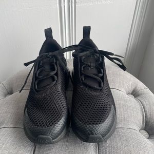 Boys Nike Air Max 270 Size 2Y Black